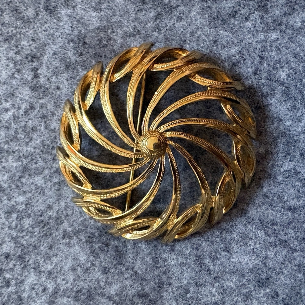 Monet Brooch Gold Tone Vintage Spiral Floral Pinwheel 70s 80s Signed Retro Pin